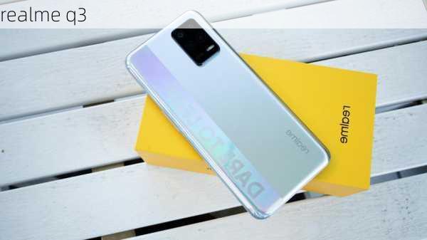 realme q3